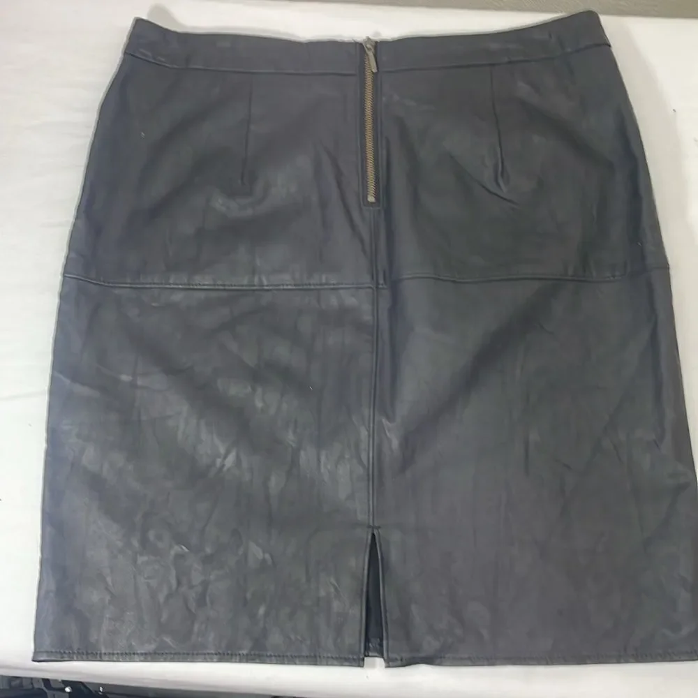 CAbi black faux leather pencil skirt sz 10